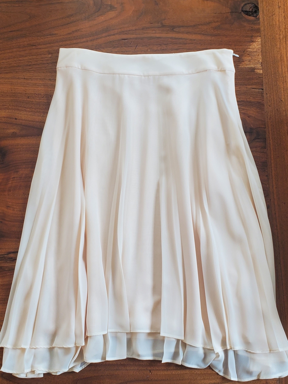 Banana Republic Women’s Peach/Cream Pleated Midi Skirt Size Medium